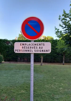 Réservé – affiche artistique de Le Provo